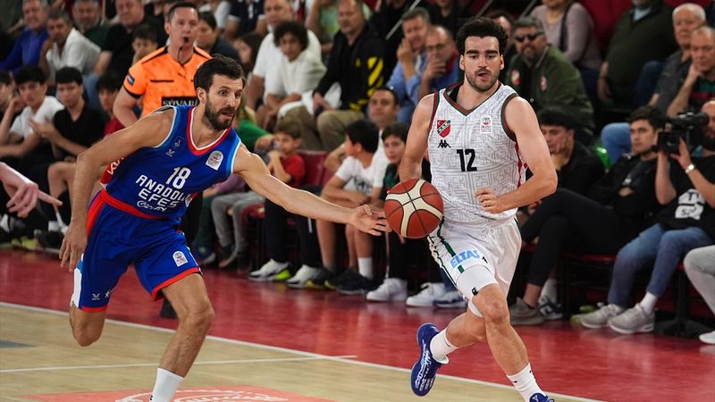Anadolu Efes, erteleme maçında Karşıyaka'yı yendi