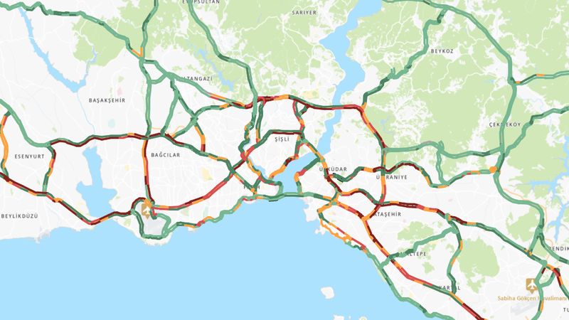 İstanbul'da yağış nedeniyle trafik yoğunluğu yüzde 74'e çıktı