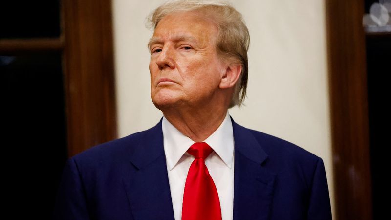 Donald Trump'a suikast çağrısı yaptığı iddiasıyla eski FBI Direktörü sorgulandı