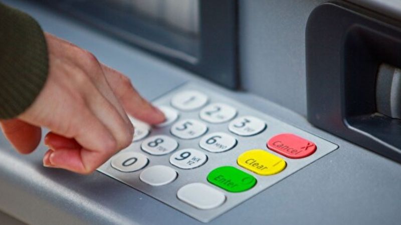 Kimse bilmiyor! ATM’lerde bulunan kırmızı tuş bakın ne işe yarıyormuş…