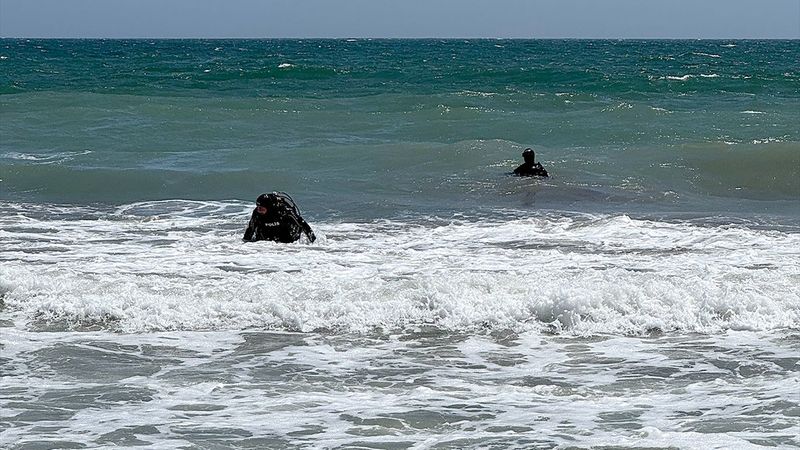 Mersin'de denize giren genç, boğularak can verdi