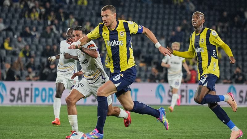 Edin Dzeko, bu sezon 21. kez ağları havalandırdı