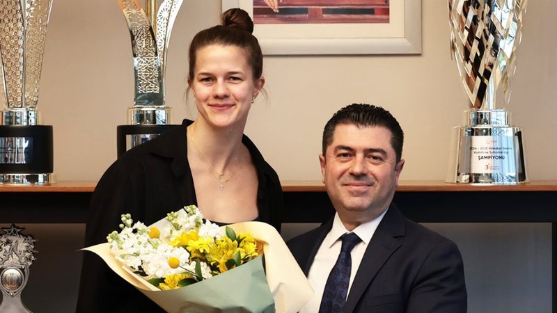 VakıfBank, Kiera Van Ryk ve Bahar Akbay ile vedalaştı