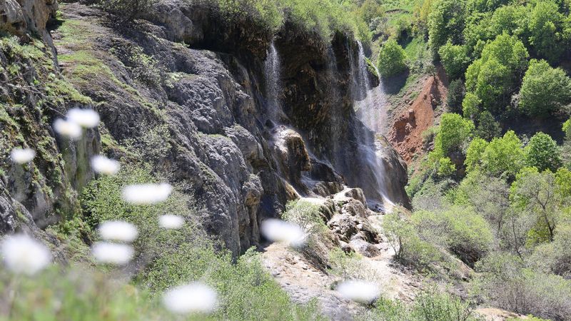Manisa'da Dipsiz Göl Şelalesi ziyaretçilerini bekliyor