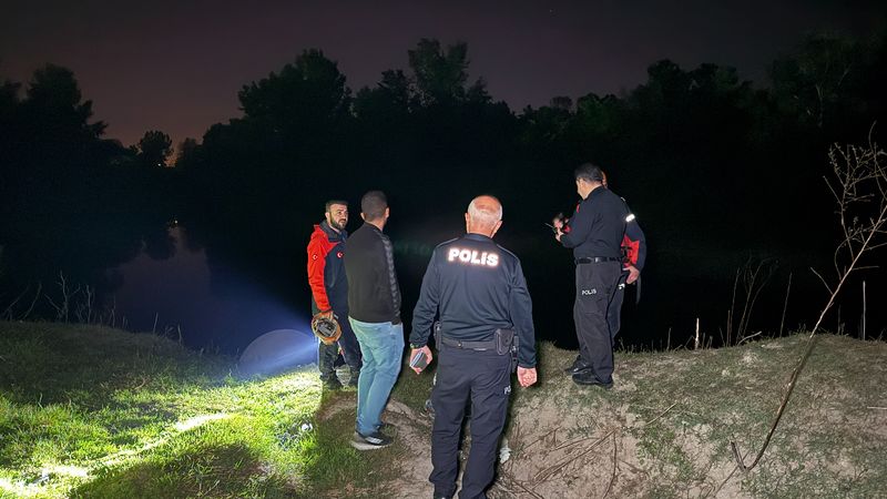 Sakarya'da nehre düşen şahsın cansız bedenine ulaşıldı