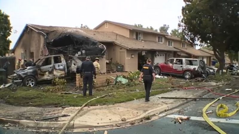 ABD'de küçük uçak yerleşim yerine düştü