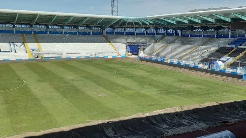 Kazım Karabekir Stadyumu'nun zemini hibrit çime dönüştürülüyor