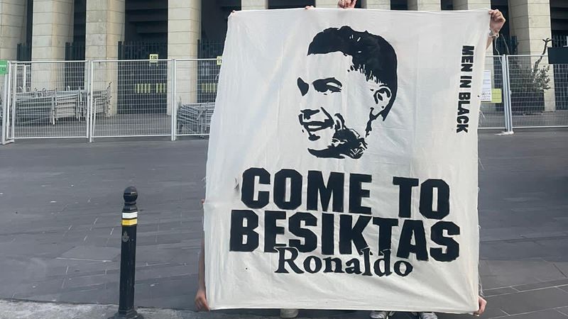 Beşiktaş taraftarından Cristiano Ronaldo pankartı