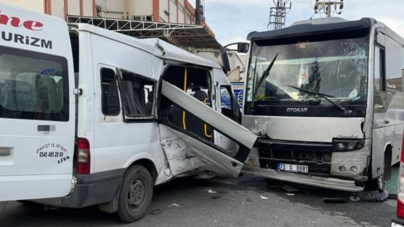 Batman’da minibüs ile midibüs çarpıştı: 7 yaralı