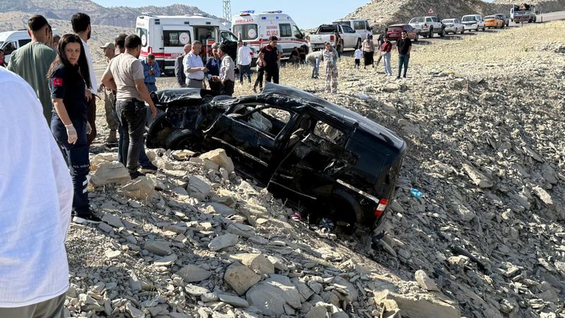 Şırnak'ta hafif ticari araç şarampole yuvarlandı: 3 ölü 3 yaralı
