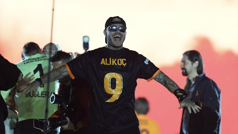 Mauro Icardi'den şampiyonluk kutlamasında Ali Koç yazılı forma