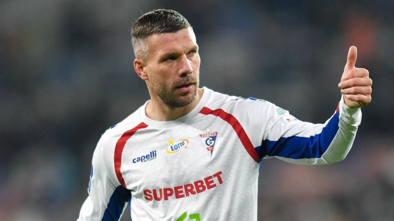 39 yaşındaki Lukas Podolski'den yeni sözleşme