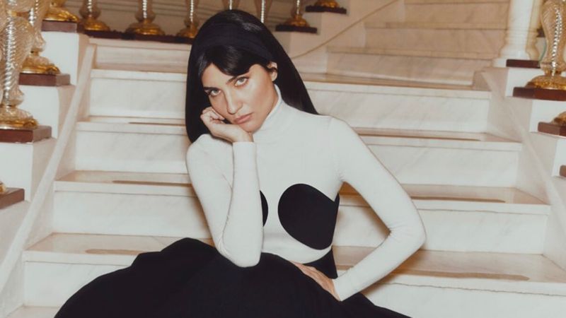 Tuba Büyüküstün tatilde! İkiz kızlarıyla Bodrum'a gitti