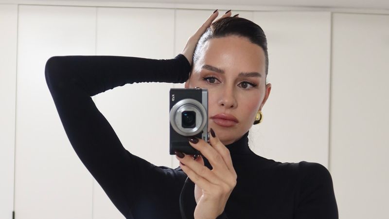 İki çocuk annesi Yasemin Özilhan büyük kızını paylaştı! Emine'ye yorum yağdı