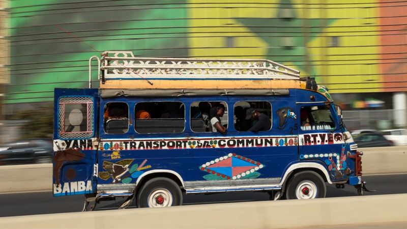 Dakar'ın rengarenk 'car rapide' dolmuşları tehdit altında