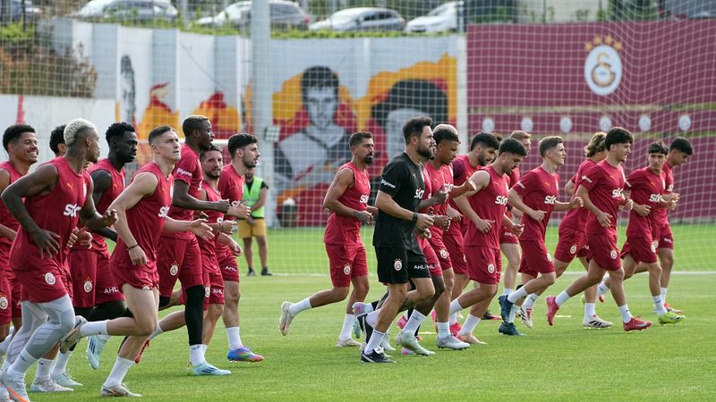 Galatasaray'da Başakşehir maçı hazırlıkları başladı! Günay, talihsizlik yaşadı