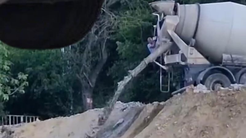 Kocaeli'de betonu ormana boşaltırken görüntülendi