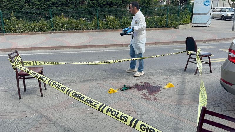 Tekirdağ'da 'camide minibüs' yıkama diye uyaran muhtarı bıçakladı