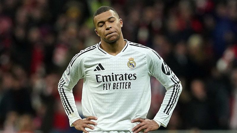 Kylian Mbappe ayrıldı, PSG Devler Ligi'ni kazandı