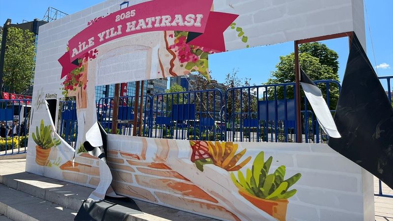 Aile Yılı panosuna zarar veren gençlerle görüşme