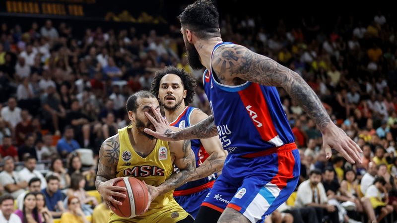Anadolu Efes yarı finale adını yazdırdı