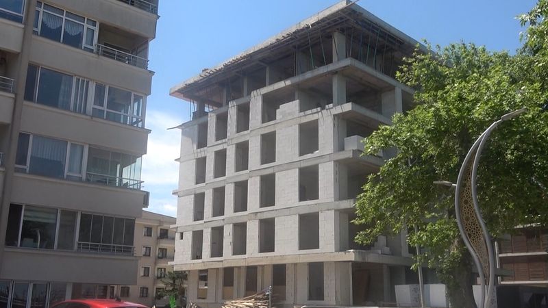 Yalova'da inşaat işçisi, beşinci kattan düştü