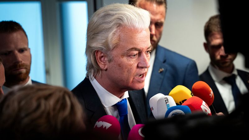 Hollanda'da hükümet düştü