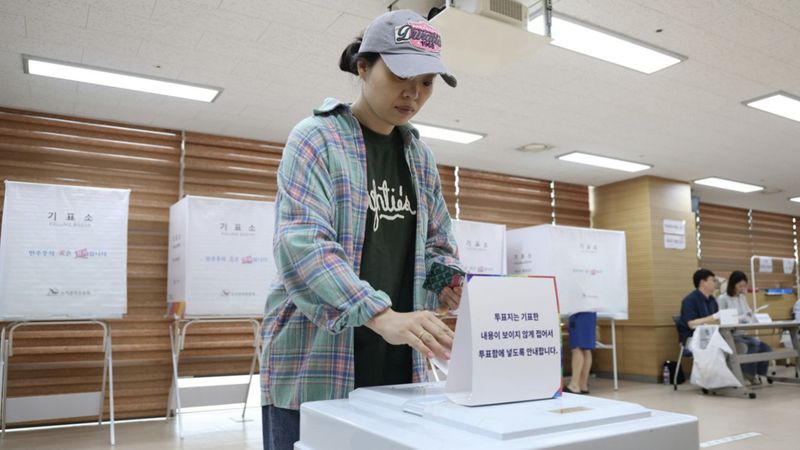 Güney Kore, kritik seçim için sandık başında