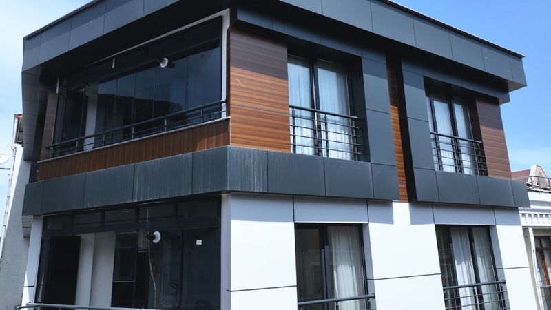 Murat Kurum paylaştı: Bir aile daha “Yarısı Bizden” kampanyası ile evini yeniledi