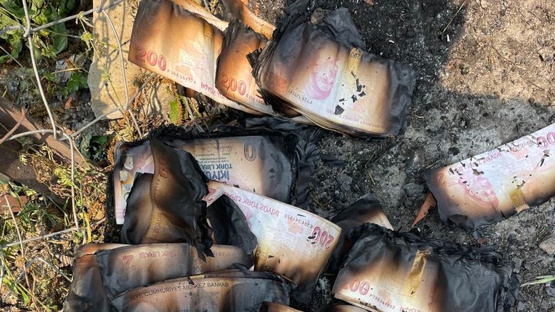 Antalya’da çıkan yangında hem evi hem de 80 bin lirası yandı