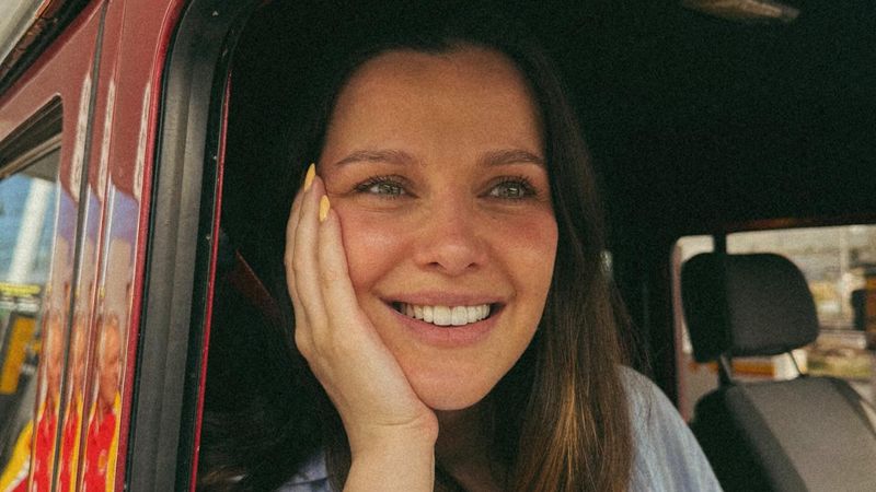 Oyuncu İrem Helvacıoğlu'ndan yeni hamile pozu! Pijamasına yorum yağdı