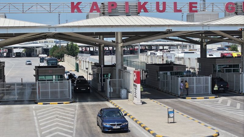 Gurbetçilerin izinlerini geçirmek için Türkiye'ye gelişleri devam ediyor