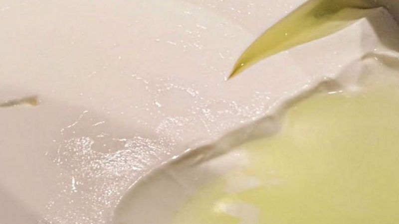 Cıvık yoğurdu taş gibi yapan yöntem: Bütün suyunu emiyor...