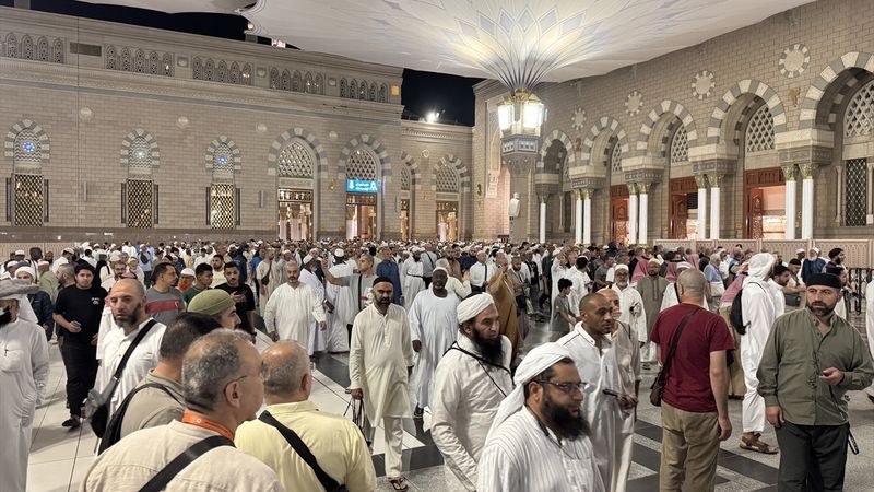 Hac görevini tamamlayan Türk hacı adayları Medine’ye ulaştı