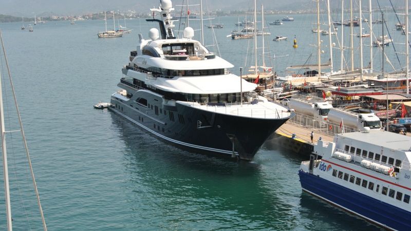 Suudi Arabistan Prensi'nin yatına Fethiye'de 140 ton yakıt ikmali