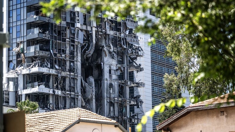 Papa 14. Leo'dan İsrail ve İran'a, 'sorumluluk ve akıl' ile hareket etmeleri çağrısı