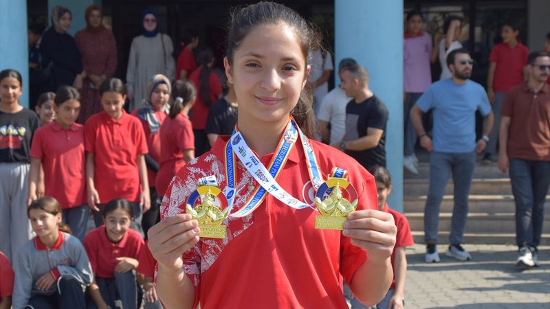 Bilek güreşinde Avrupa Şampiyonu olan Nehir Özcan'a coşkulu karşılama