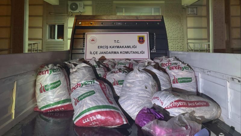 Van'da kaçak avlanan 2 ton inci kefali ele geçirildi