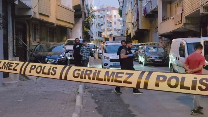 İstanbul Bağcılar'da bir iş yeri ve araca silahla ateş açıldı