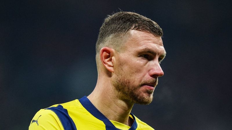 Edin Dzeko, Fiorentina ile anlaşmaya vardı