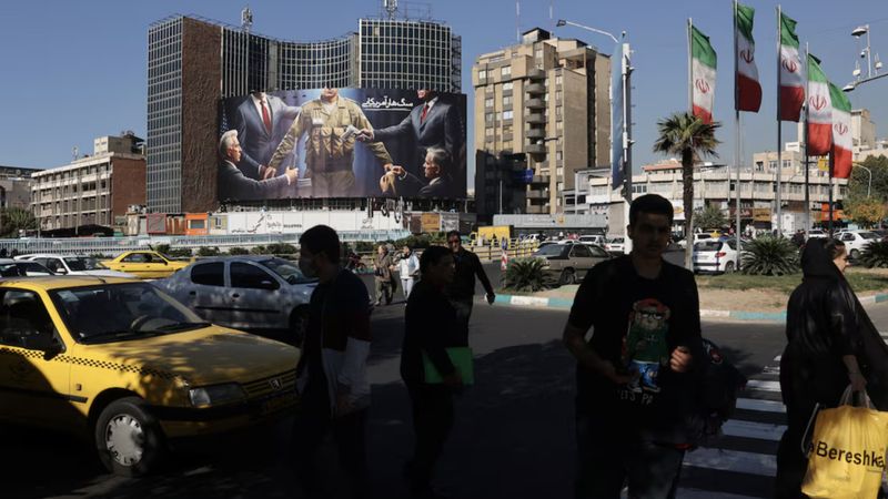 İran’da Mossad avı: Halka 'maskeli, şapkalı insanlara dikkat edin' uyarısı