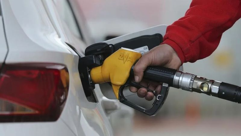 Benzin ve motorine bir zam daha