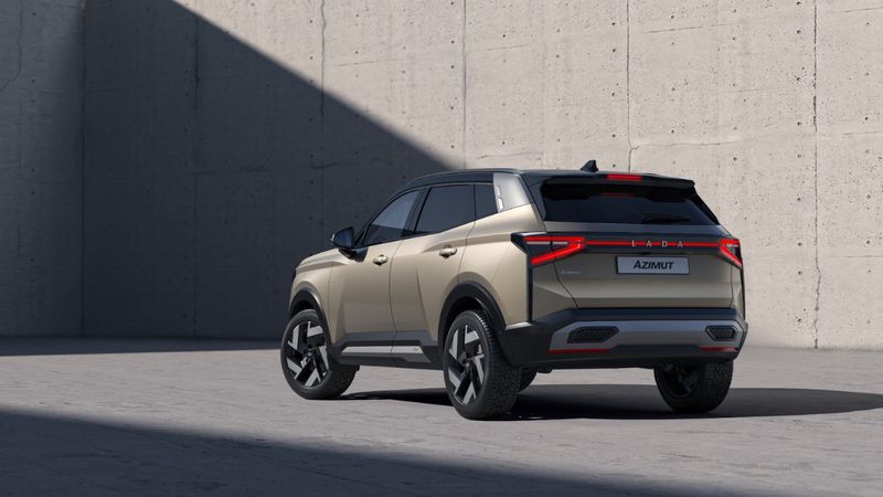 Rus efsanesi Lada, yeni SUV modeli Azimut'u tanıttı