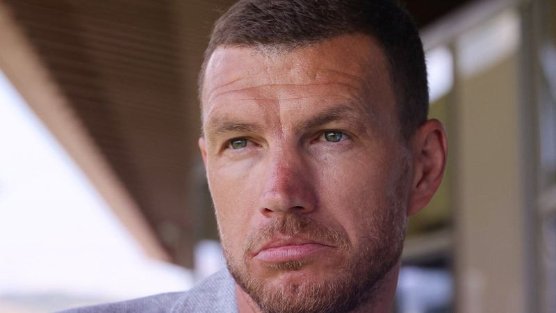 Edin Dzeko yeni takımı için sağlık kontrollerinden geçti