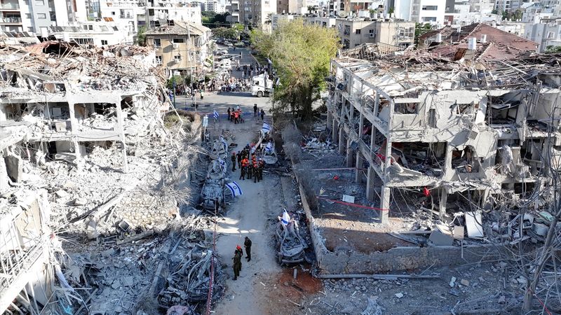 İsrail'in saldırıları sonrası ABD ile İran arasında ilk görüşme