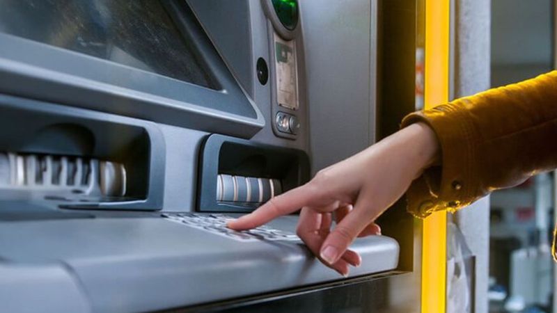 Dolandırıcılar pusuda! ATM’de işleme başlamadan önce mutlaka bunu yapın…