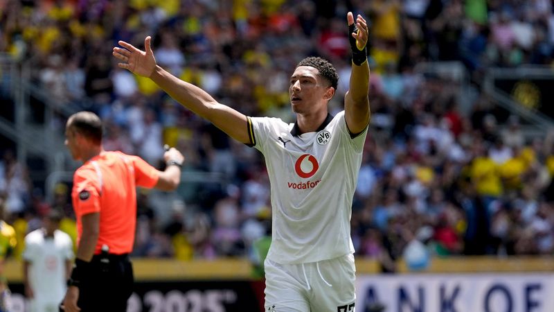 Borussia Dortmund, Mamelodi'yi mağlup etti