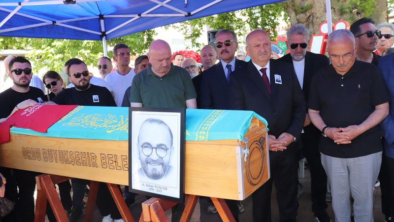 Yapımcı Ahmet Selim Tuncer gözyaşları içinde uğurlandı