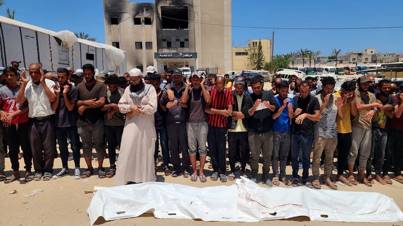 Gazze'de can kaybı 56 bin 77'ye yükseldi