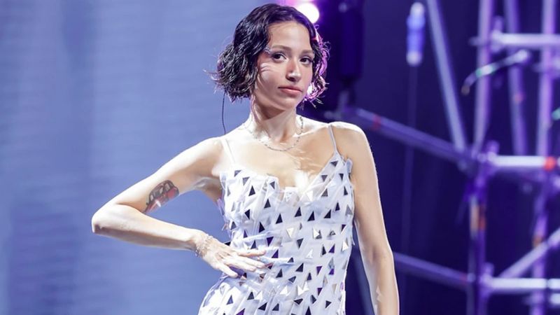 Zeynep Bastık güneş banyosuna yattı, takipçileri kalktı! 